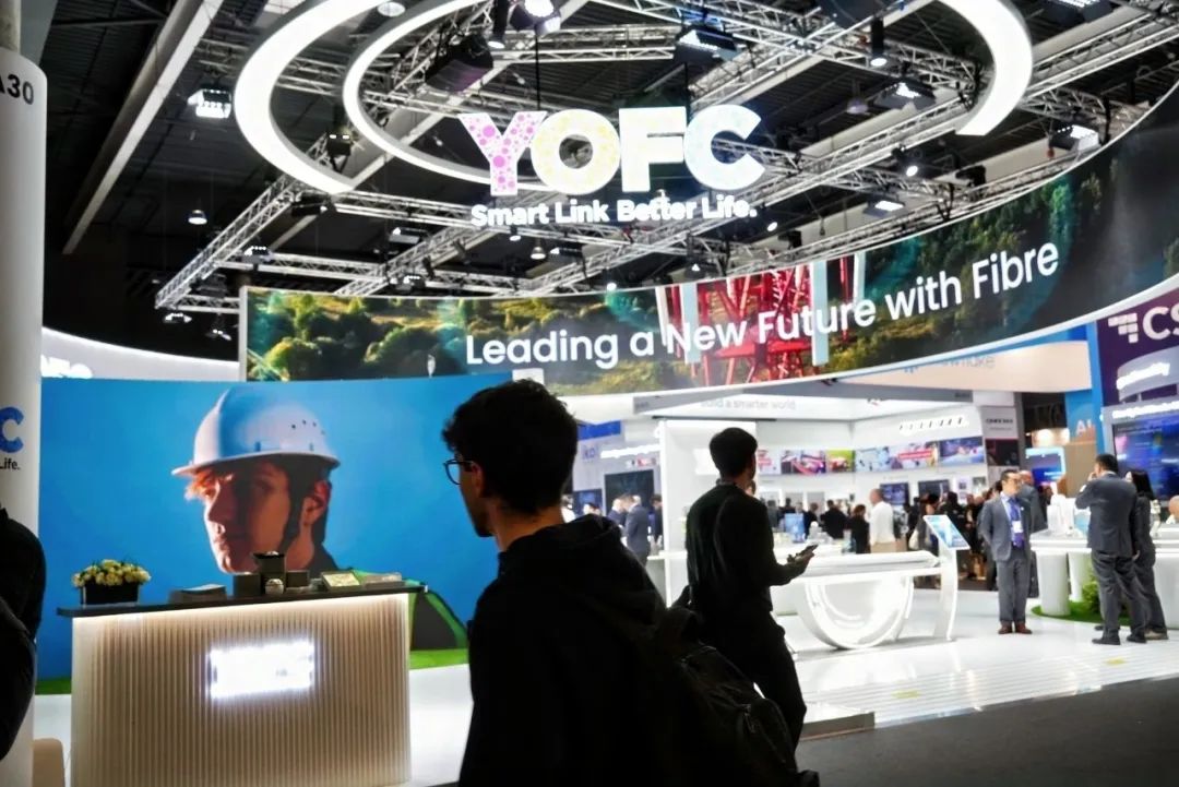 mwc2025 丨光引未来——长飞ai时代全场景创新方案亮相mwc巴塞罗那大会